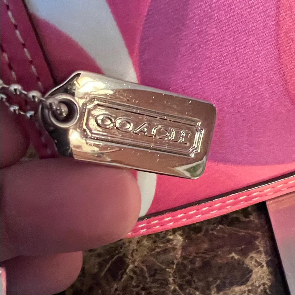 Coach Pink Scarf Print Zoe Signature Turn-Lock Wristlet EUC - Picture 3 of 16